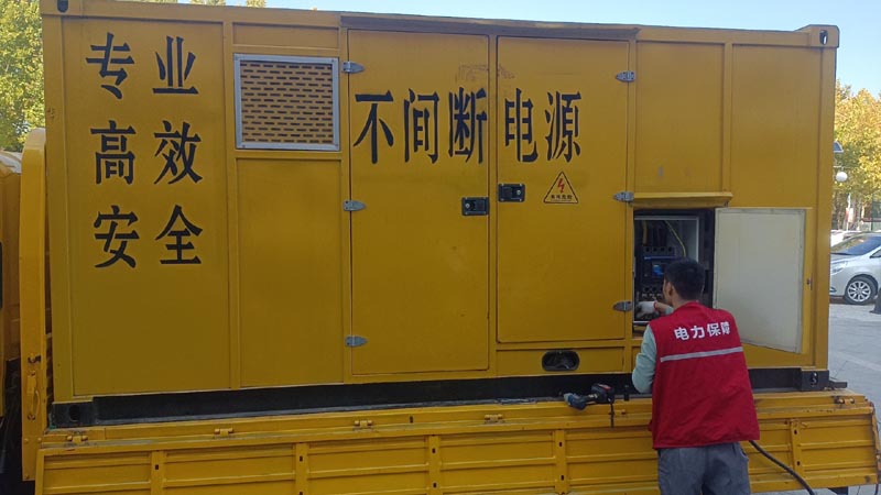 白城柴油发电机组和UPS电源配合使用时，如何避免切换过程中的电力中断？
